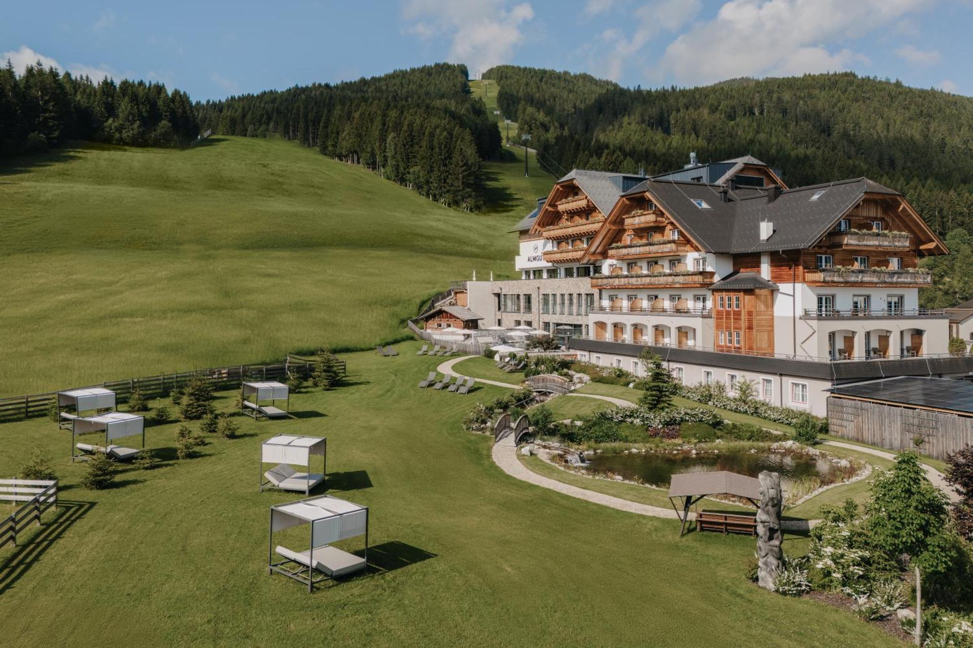 Almgut - Mountain Wellness Hotel Sankt Margarethen im Lungau Exterior photo